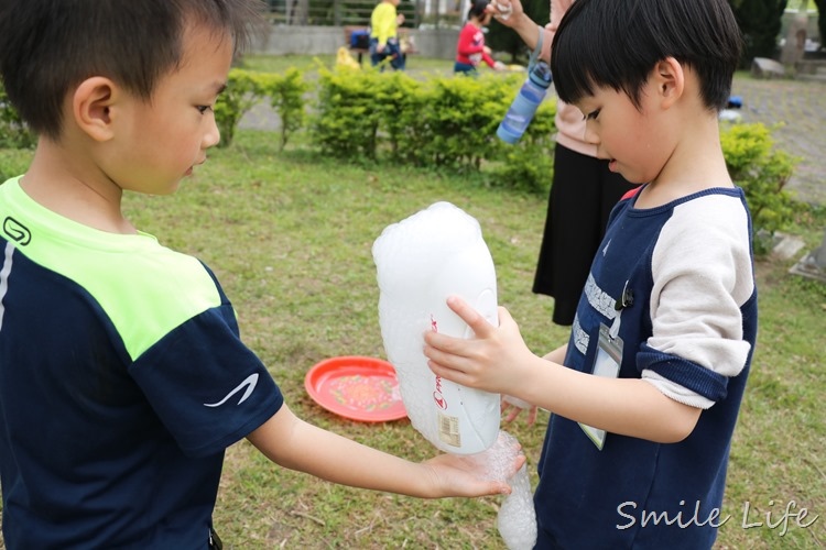 ▌親子活動▌街頭表演「泡泡奇蹟」。療癒系夢幻泡泡派對,陪伴大、小孩童年成長的美麗回憶 ▌親子活動▌街頭表演「泡泡奇蹟」。療癒系夢幻泡泡派對,陪伴大、小孩童年成長的美麗回憶
