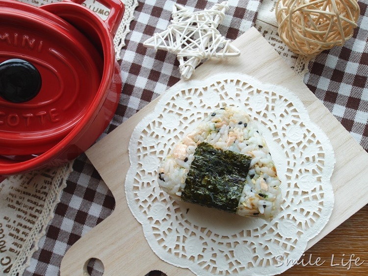▌副食品▌草地好食光「鮭魚芝麻香鬆御飯糰」帶著寶寶野餐去 ▌副食品▌草地好食光「鮭魚芝麻香鬆御飯糰」帶著寶寶野餐去