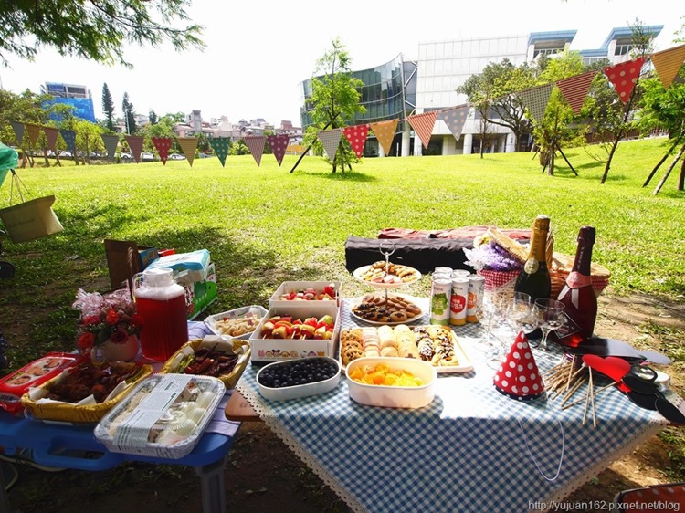 ▌副食品▌草地好食光「鮭魚芝麻香鬆御飯糰」帶著寶寶野餐去 ▌副食品▌草地好食光「鮭魚芝麻香鬆御飯糰」帶著寶寶野餐去