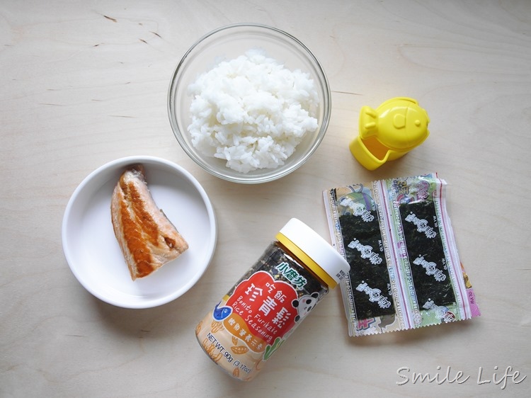 ▌副食品▌草地好食光「鮭魚芝麻香鬆御飯糰」帶著寶寶野餐去 ▌副食品▌草地好食光「鮭魚芝麻香鬆御飯糰」帶著寶寶野餐去