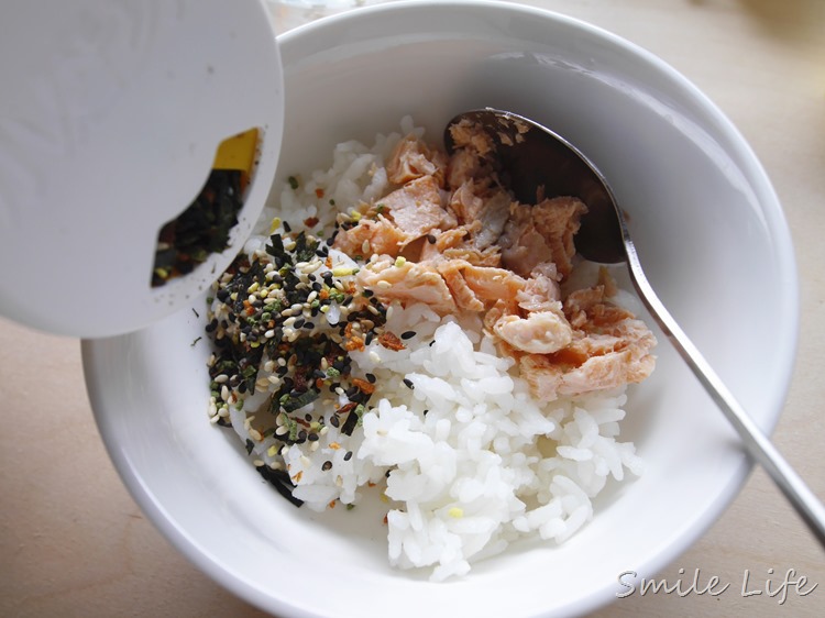 ▌副食品▌草地好食光「鮭魚芝麻香鬆御飯糰」帶著寶寶野餐去