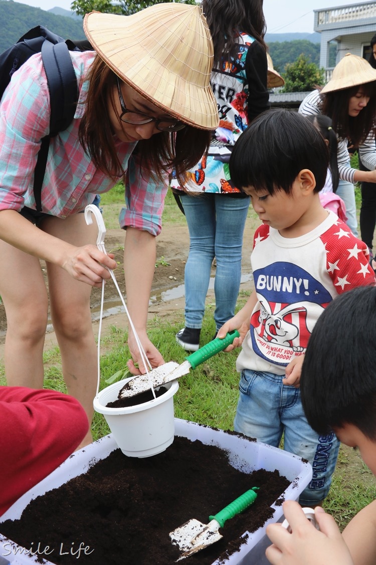 ▌新北景點▌金山汪汪地瓜園。烤磚窯／烤肉／挖沙／打水仗／有機地瓜種植 小農親子體驗