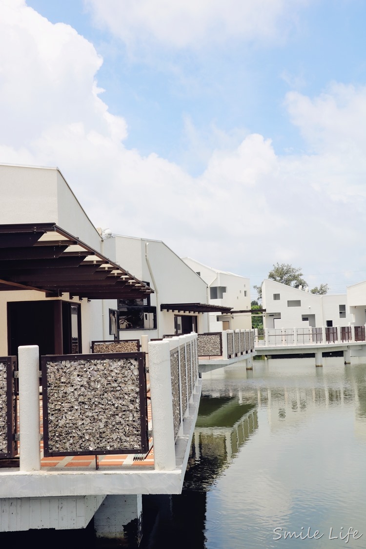 ▌台南景點▌ 熱門打卡景點。台江國家公園夢幻白色水上高腳屋