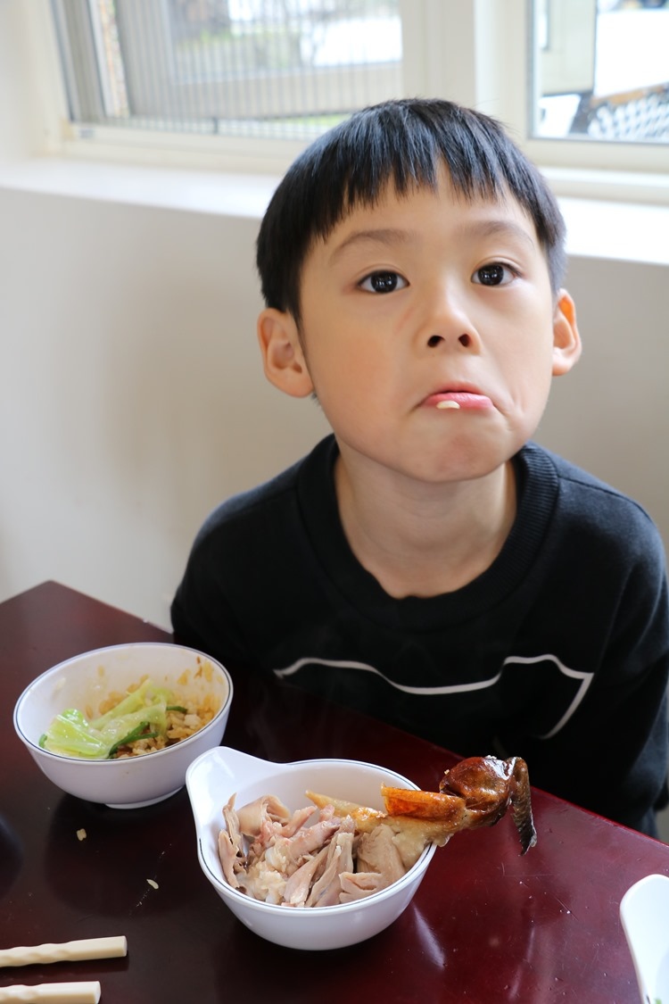 ▌宜蘭必吃美食▌古法甕烤「大嵌城甕仔雞」。皮脆肉質鮮嫩多汁手扒最夠味！