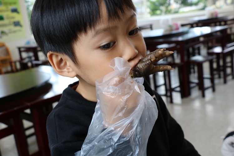 ▌宜蘭必吃美食▌古法甕烤「大嵌城甕仔雞」。皮脆肉質鮮嫩多汁手扒最夠味！