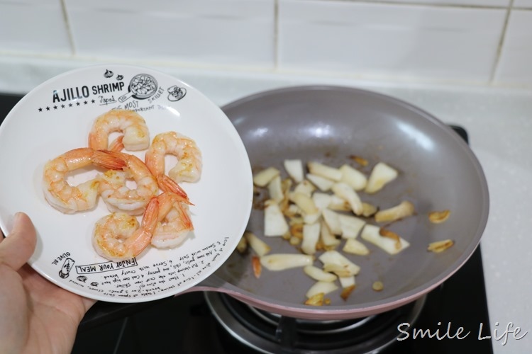 ▌食譜▌多了Q勁兒和焦香更美味「清炒香蒜鮮蝦野菇義大利麵」 ▌食譜▌多了Q勁兒和焦香更美味「清炒香蒜鮮蝦野菇義大利麵」