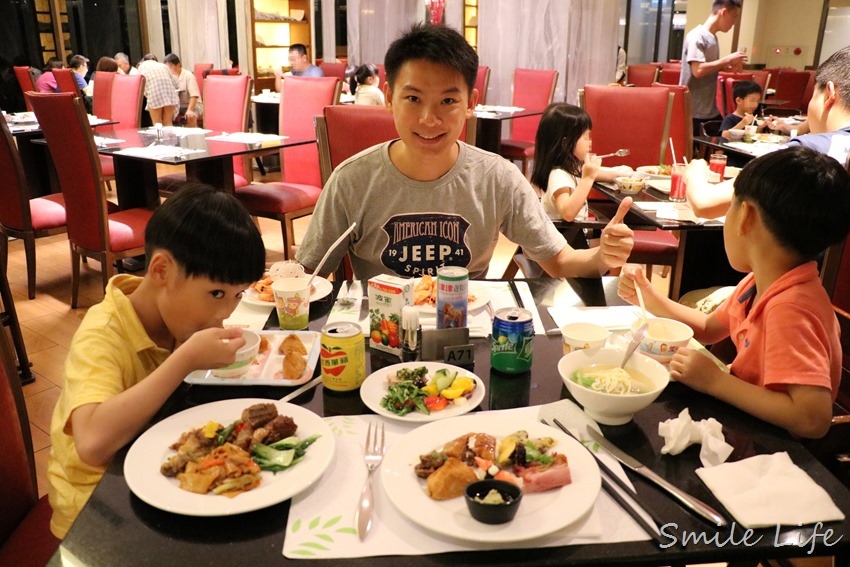 ▌宜蘭親子飯店▌長榮鳳凰酒店礁溪。瘋狂越野車、太空雷射迷宮、攀岩…全新打造兒童遊樂區，池畔bar無限暢飲，暑假開玩水趴囉！