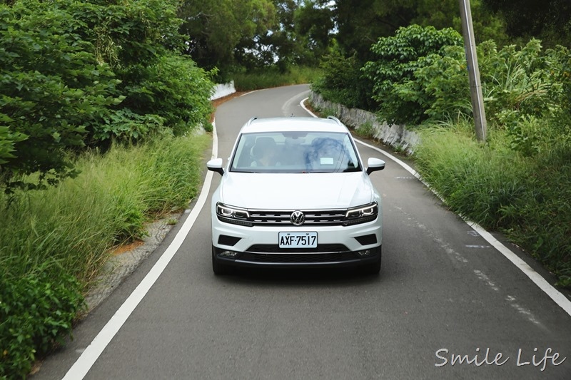 ▌新竹親子景點▌試駕福斯Tiguan。香山一日遊。萬坪草原野餐、超長溜滑梯、觀潮賞蟹步道、IG打卡秘境