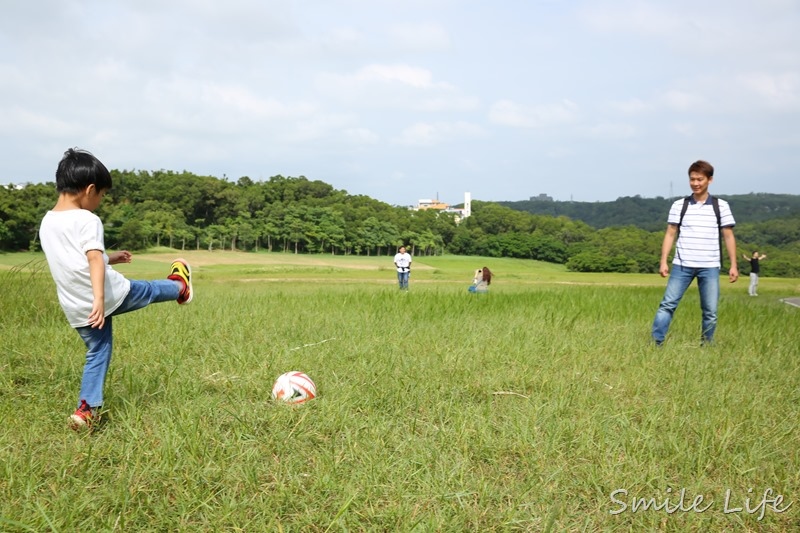 ▌新竹親子景點▌試駕福斯Tiguan。香山一日遊。萬坪草原野餐、超長溜滑梯、觀潮賞蟹步道、IG打卡秘境