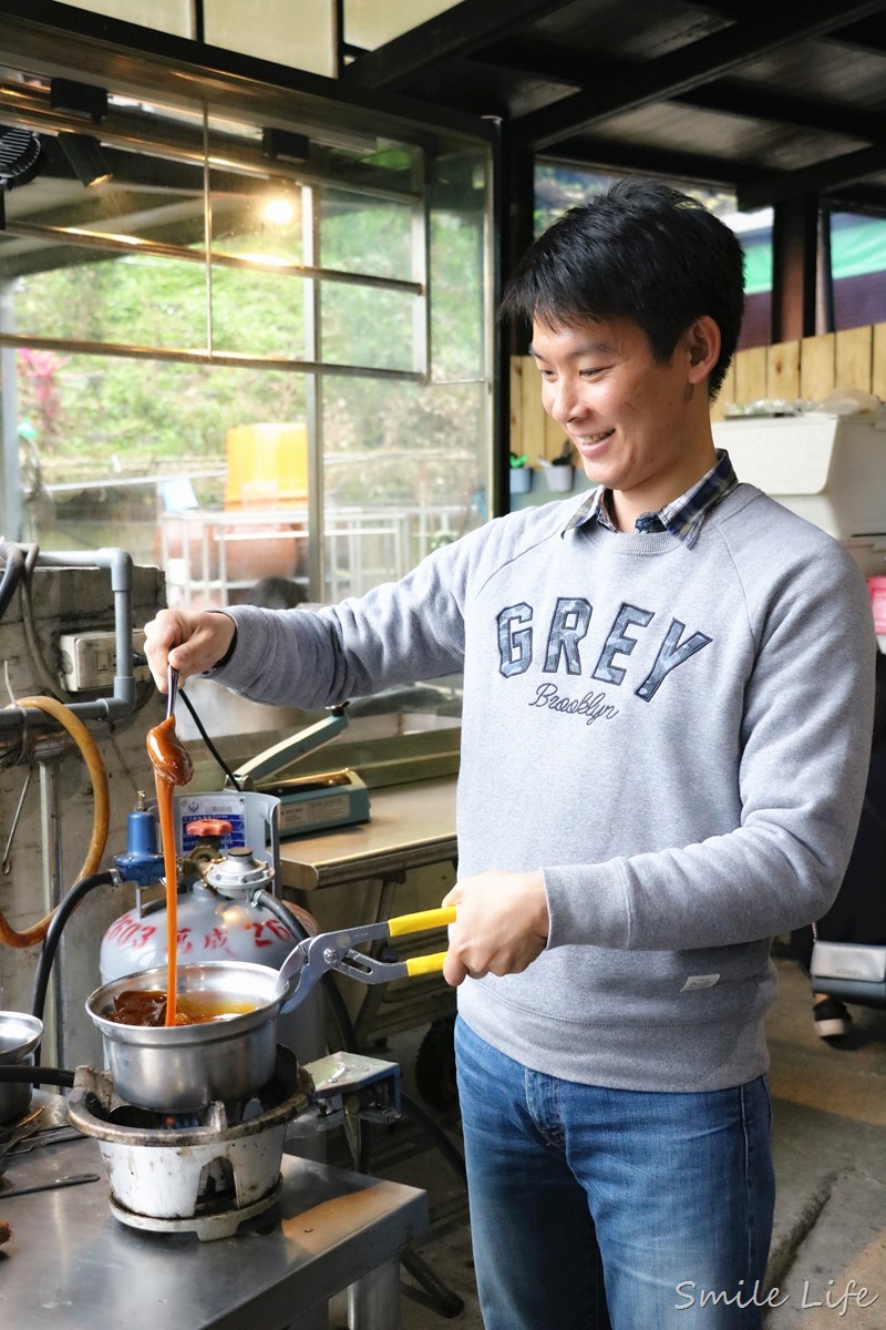 ▌親子景點▌石碇柴燒香瀰漫「竹柏苑古早味麥芽膏」。美味麥芽烤鴨三吃、親子麥芽糖DIY