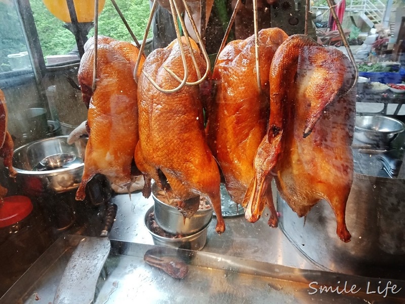 ▌親子景點▌石碇柴燒香瀰漫「竹柏苑古早味麥芽膏」。美味麥芽烤鴨三吃、親子麥芽糖DIY