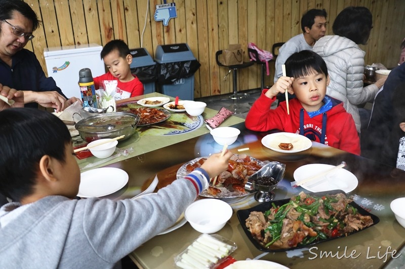 ▌親子景點▌石碇柴燒香瀰漫「竹柏苑古早味麥芽膏」。美味麥芽烤鴨三吃、親子麥芽糖DIY