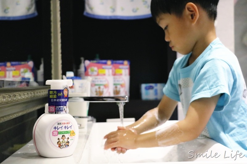 滿足泡泡控讓孩子愛上洗手。日本幼兒園都在用的「日本獅王趣淨洗手慕斯」日韓銷售TOP1