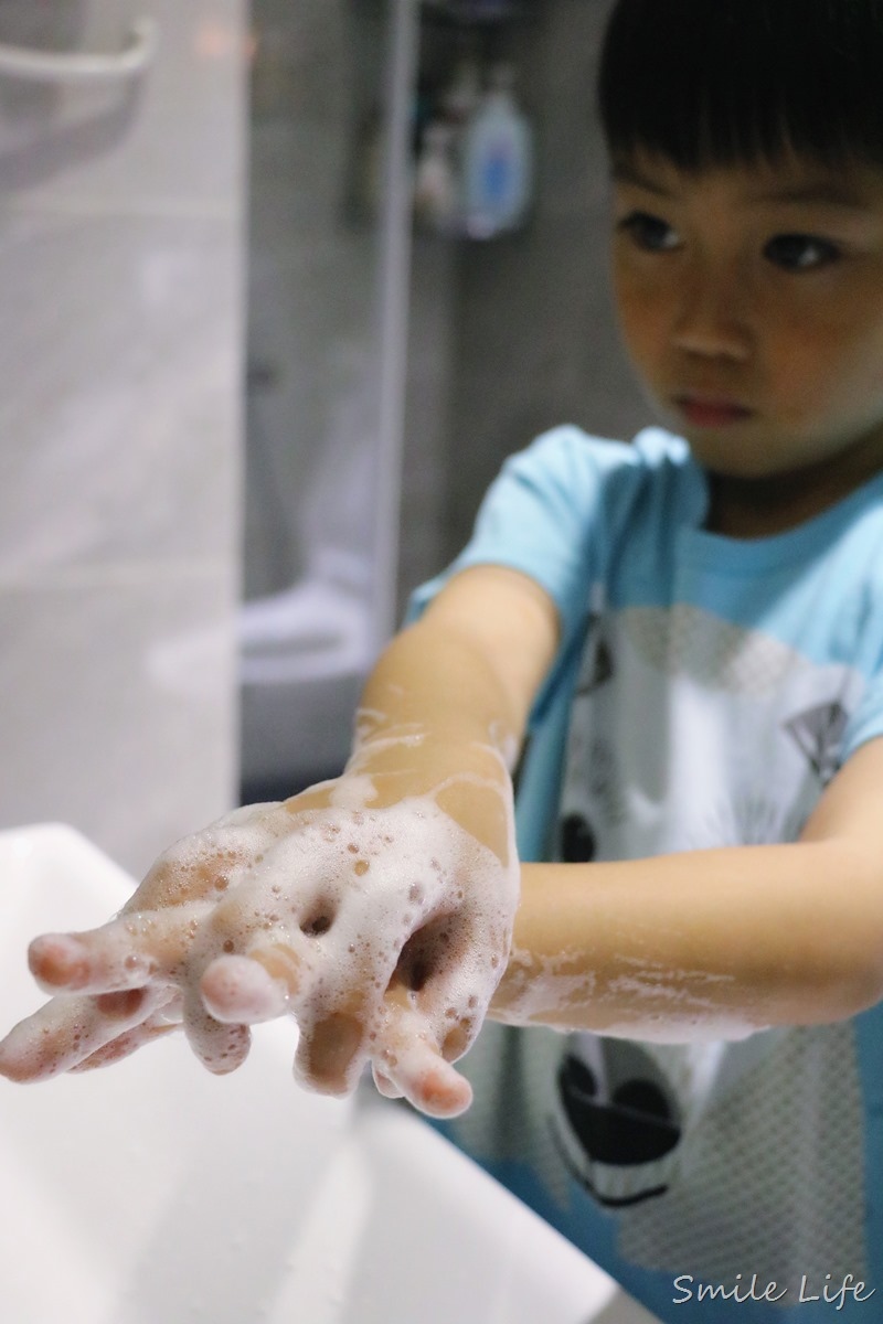 滿足泡泡控讓孩子愛上洗手。日本幼兒園都在用的「日本獅王趣淨洗手慕斯」日韓銷售TOP1 滿足泡泡控讓孩子愛上洗手。日本幼兒園都在用的「日本獅王趣淨洗手慕斯」日韓銷售TOP1