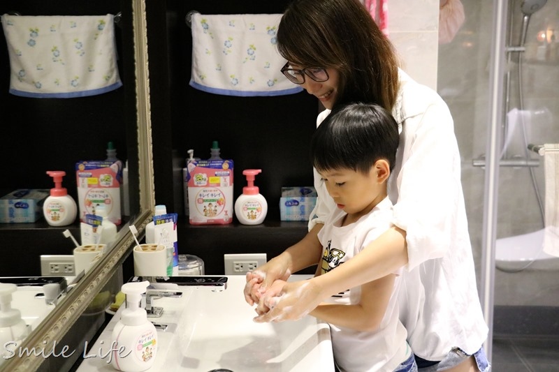 滿足泡泡控讓孩子愛上洗手。日本幼兒園都在用的「日本獅王趣淨洗手慕斯」日韓銷售TOP1 滿足泡泡控讓孩子愛上洗手。日本幼兒園都在用的「日本獅王趣淨洗手慕斯」日韓銷售TOP1