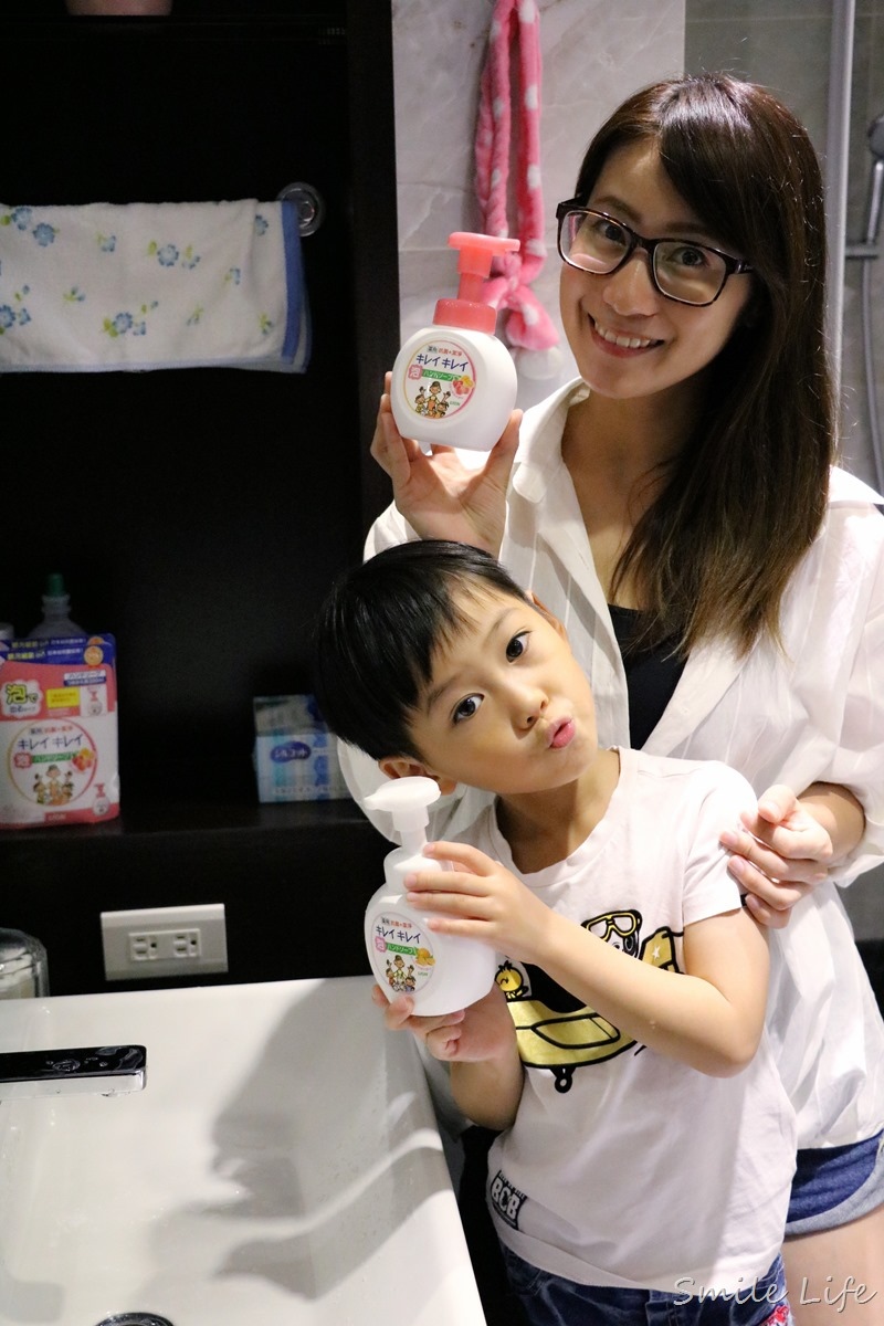 滿足泡泡控讓孩子愛上洗手。日本幼兒園都在用的「日本獅王趣淨洗手慕斯」日韓銷售TOP1 滿足泡泡控讓孩子愛上洗手。日本幼兒園都在用的「日本獅王趣淨洗手慕斯」日韓銷售TOP1