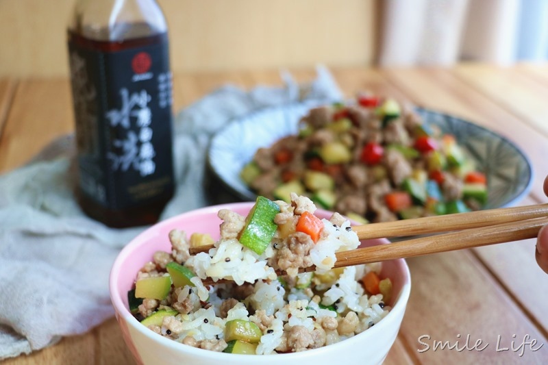 ▌食譜▌入秋暖食補（真老小磨白麻油）。櫛瓜炒肉末、麻油杏鮑菇松阪豬、鱸魚豆腐鮮蛤湯