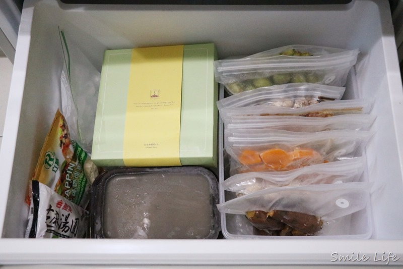 真空保鮮推薦▌韓國OZEN 首創推出結合「真空儲物罐」和「真空袋」 二合一 「手持式真空食物保鮮機」一機兩用，家庭必備真空好幫手