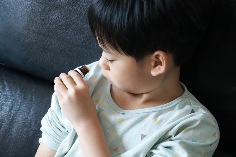 小敏兒緩解鼻塞、不用洗鼻、不用吃藥的舒鼻法|6M寶寶到成人都能使用的「德國Babix-Inhalat N 天然舒鼻鼻塞精油」 小敏兒緩解鼻塞、不用洗鼻、不用吃藥的舒鼻法|6M寶寶到成人都能使用的「德國Babix-Inhalat N 天然舒鼻鼻塞精油」