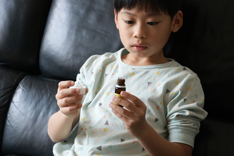 小敏兒緩解鼻塞、不用洗鼻、不用吃藥的舒鼻法|6M寶寶到成人都能使用的「德國Babix-Inhalat N 天然舒鼻鼻塞精油」 小敏兒緩解鼻塞、不用洗鼻、不用吃藥的舒鼻法|6M寶寶到成人都能使用的「德國Babix-Inhalat N 天然舒鼻鼻塞精油」