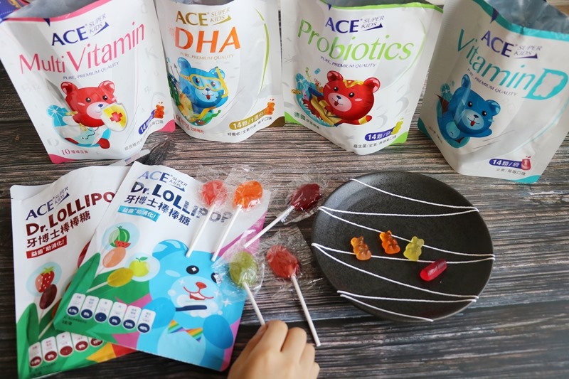 兒童機能軟糖推薦【ACE Super kids機能Q】添加維他命D、DHA、益生菌、綜合維他命…素食朋友也能吃,還有牙博士固齒棒棒糖哦 兒童機能軟糖推薦【ACE Super kids機能Q】添加維他命D、DHA、益生菌、綜合維他命…素食朋友也能吃,還有牙博士固齒棒棒糖哦