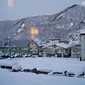 蕎麦店窗外雪景