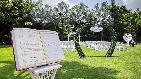 disneys-fairy-tale-weddings-ceremony-14.jpg