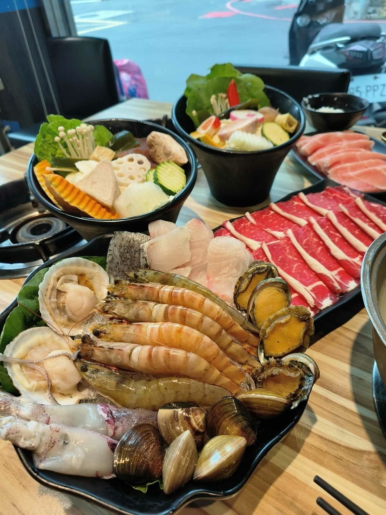 永和美食。饗食鍋。超特色一人獨食火烤兩吃鍋。平價小火鍋自助吧 永和美食。饗食鍋。超特色一人獨食火烤兩吃鍋。平價小火鍋自助吧