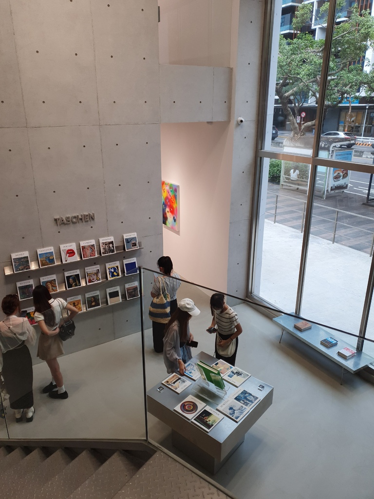 大安區藝廊。DOPENESS ART LAB。英國藝術家 J 大安區藝廊。DOPENESS ART LAB。英國藝術家 J