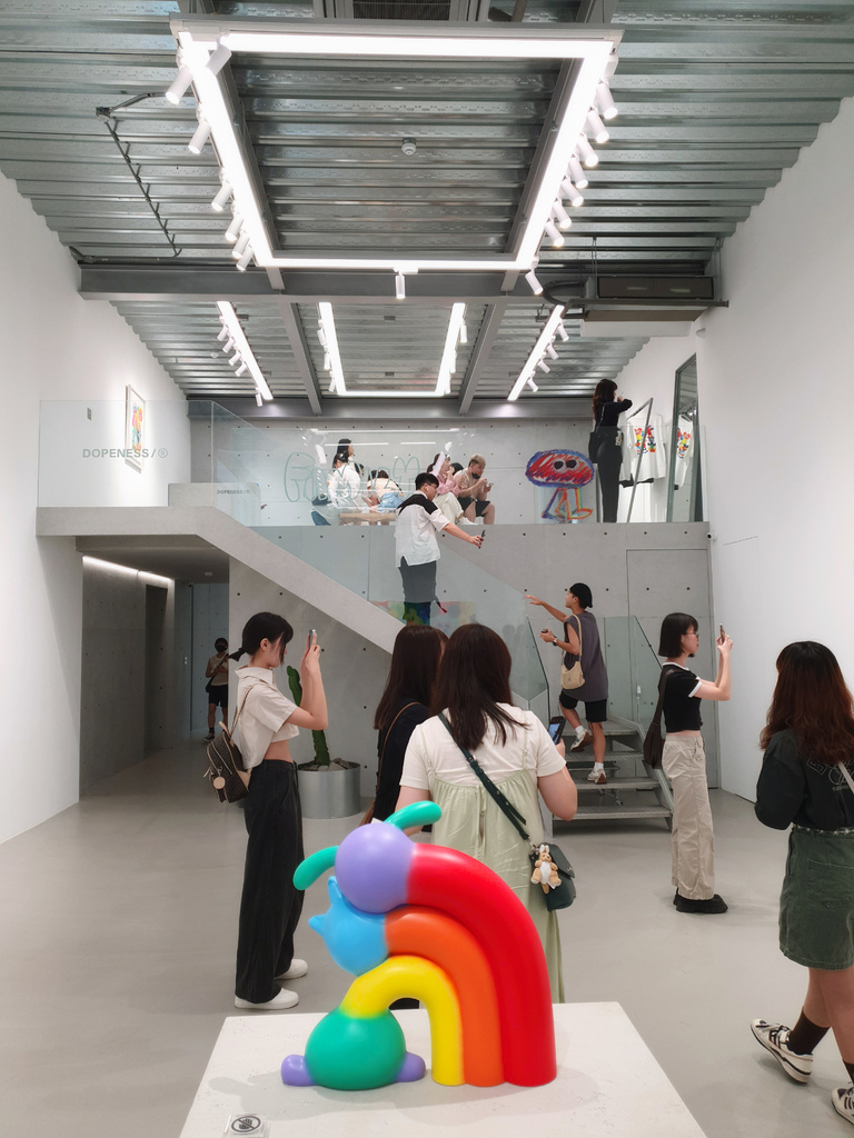 大安區藝廊。DOPENESS ART LAB。英國藝術家 J 大安區藝廊。DOPENESS ART LAB。英國藝術家 J