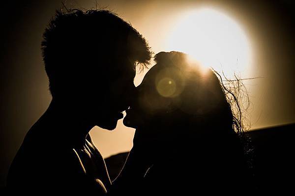 silhouettes-of-couple-kissing-against-sunset-41068.jpg