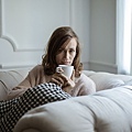 photo-of-a-woman-drinking-coffee-on-white-ceramic-mug-3775129.jpg