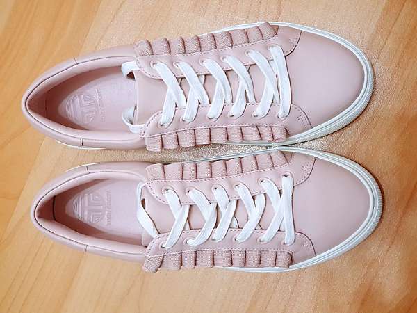 Tory sport shop ruffle sneaker