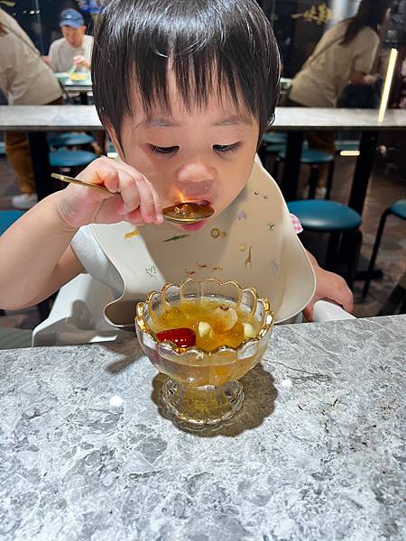 「台北東區」一味難求，台北東區美食推薦 每日限量25碗如膠似