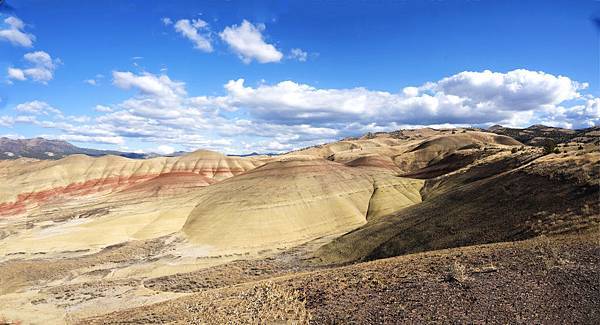 Painted_Hills_pano2.jpg