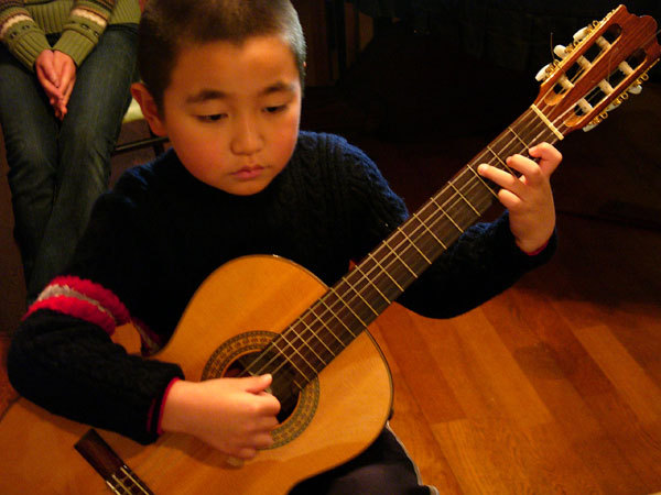 看著譜是C和絃八