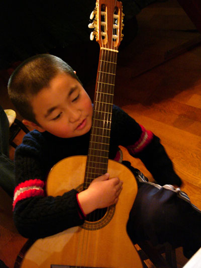 抓屁股~~乾物男嗎?哈~~~