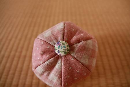 手作 小花輪的粉紅水玉布球 奈奈日本雜貨舖桃太郎與魚干女的日本生活 痞客邦 手作 小花輪的粉紅水玉布球 奈奈日本雜貨舖桃太郎與魚干女的日本生活 痞客邦