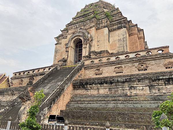 [2023_泰國清邁。玩] 清邁古城區寺廟巡禮(塔佩門、帕辛