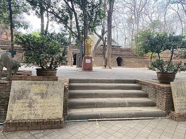 [2023_泰國清邁。玩] 清邁寺廟巡禮-悟孟寺、雙龍寺