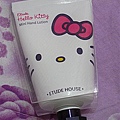 你們看這條Hello kitty Hand Cream是不是超可愛的>///<