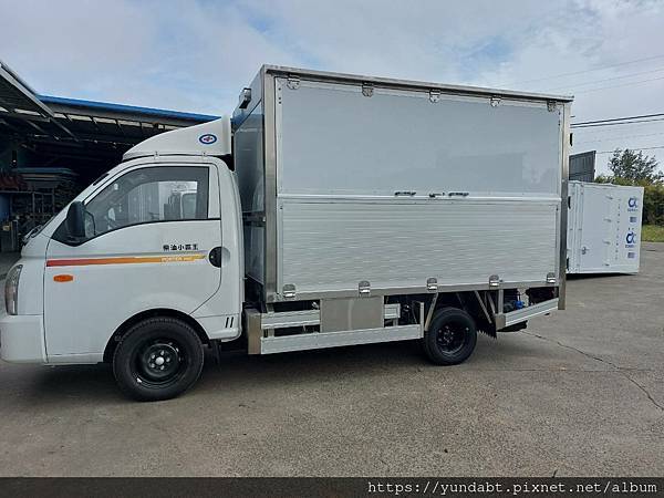 現代小霸王鋁合金鷗翼車廂