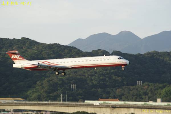遠東航空 MD-82