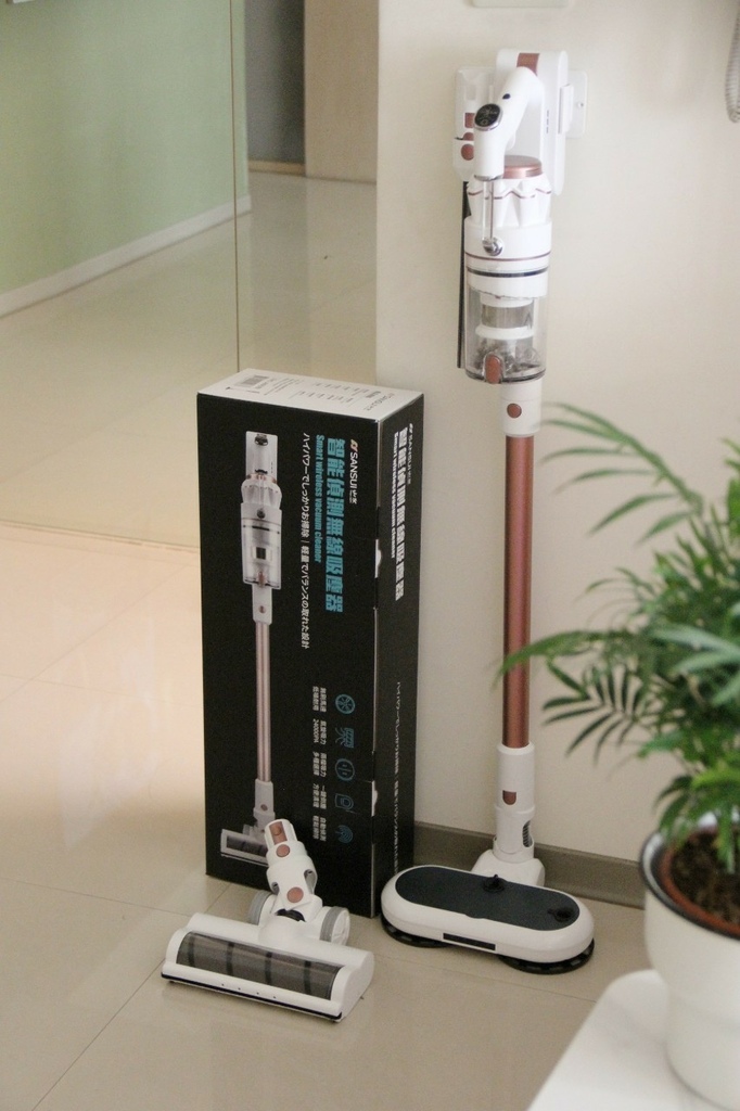 LINE_ALBUM_山水_220331_4.jpg SANSUI山水智慧偵測濕拖無線吸塵器 SVC-K720 (粉黛采)豪華大全配,8種吸頭配件,搭配4段LED變換燈吸力模式