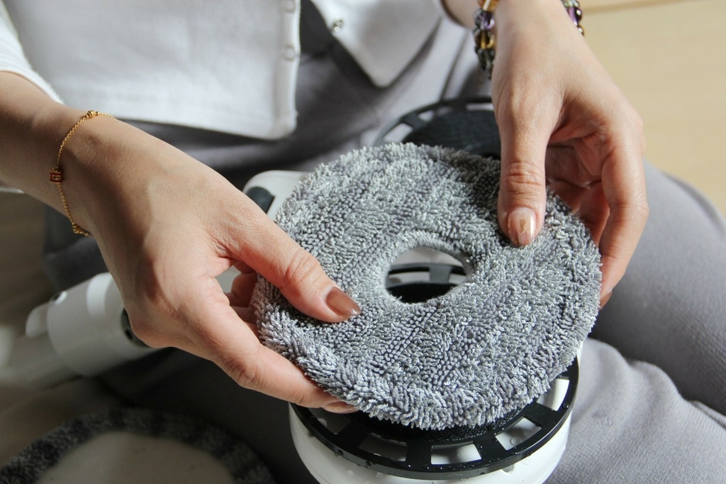 LINE_ALBUM_山水_220331_6.jpg SANSUI山水智慧偵測濕拖無線吸塵器 SVC-K720 (粉黛采)豪華大全配,8種吸頭配件,搭配4段LED變換燈吸力模式