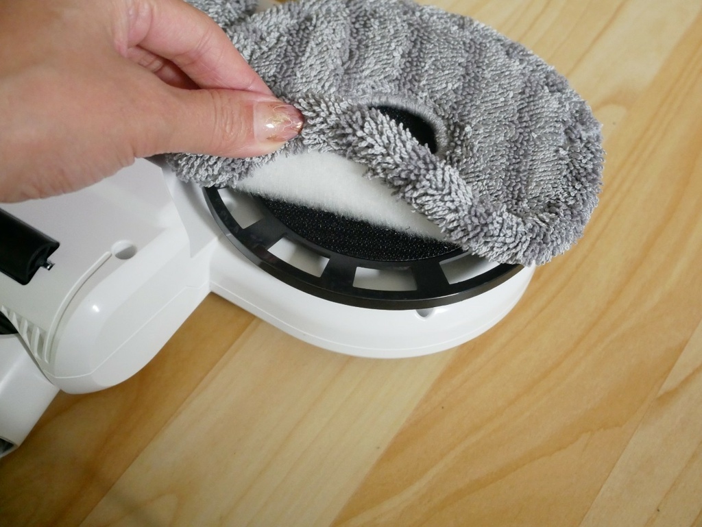 LINE_ALBUM_山水_220331_14.jpg SANSUI山水智慧偵測濕拖無線吸塵器 SVC-K720 (粉黛采)豪華大全配,8種吸頭配件,搭配4段LED變換燈吸力模式