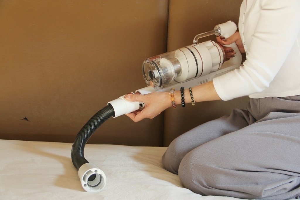 LINE_ALBUM_山水_220331_33.jpg SANSUI山水智慧偵測濕拖無線吸塵器 SVC-K720 (粉黛采)豪華大全配,8種吸頭配件,搭配4段LED變換燈吸力模式