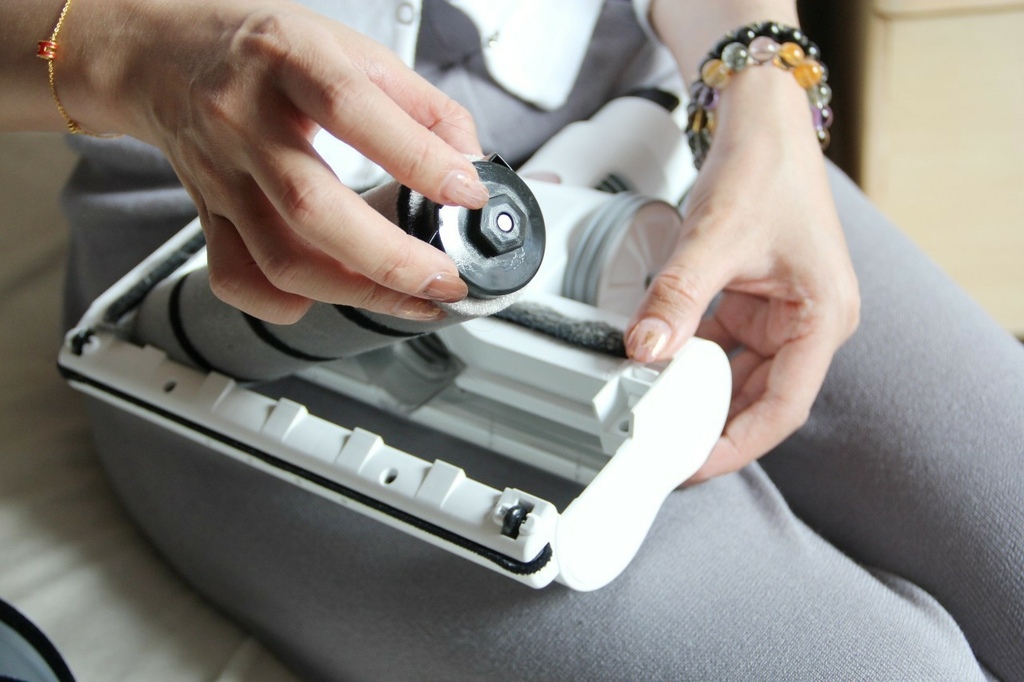 LINE_ALBUM_山水_220331_32.jpg SANSUI山水智慧偵測濕拖無線吸塵器 SVC-K720 (粉黛采)豪華大全配,8種吸頭配件,搭配4段LED變換燈吸力模式