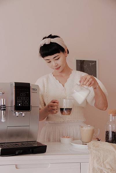 DELONGHI全球咖啡機銷售第一LatteCrema 專利極速奶泡系統2.JPG
