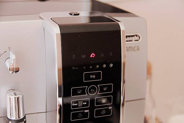 DELONGHI全球咖啡機銷售第一LatteCrema 專利極速奶泡系統24.JPG